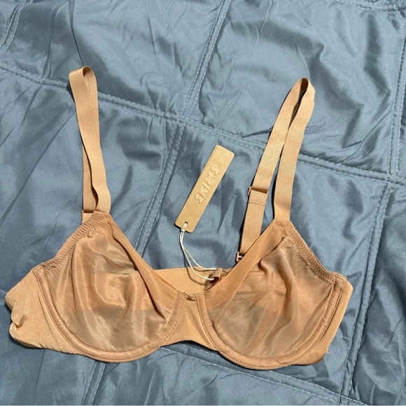 SKIMS Other - NWT SKIMS NO SHOW UNLINED DEMI BRA